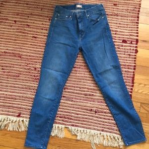 Mother “the looker - crop” jeans in Chill. Size 27